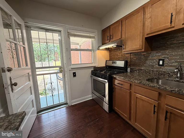 909 E Lake Ave #1 — Photo 22