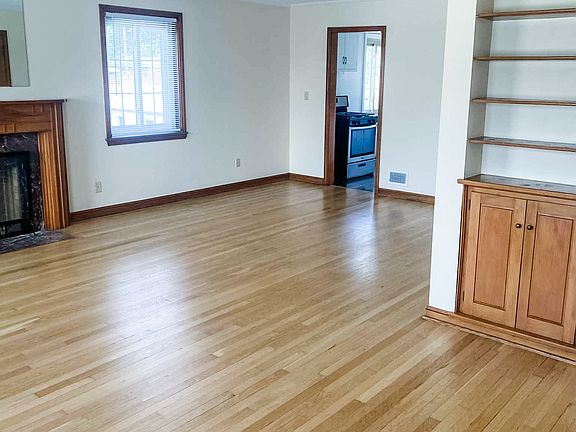 2nd image of 1554 Grandview Ave #B