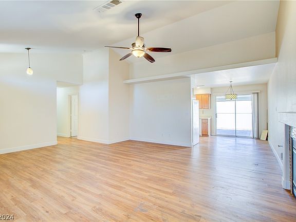4th image of 305 Oak Canyon Dr