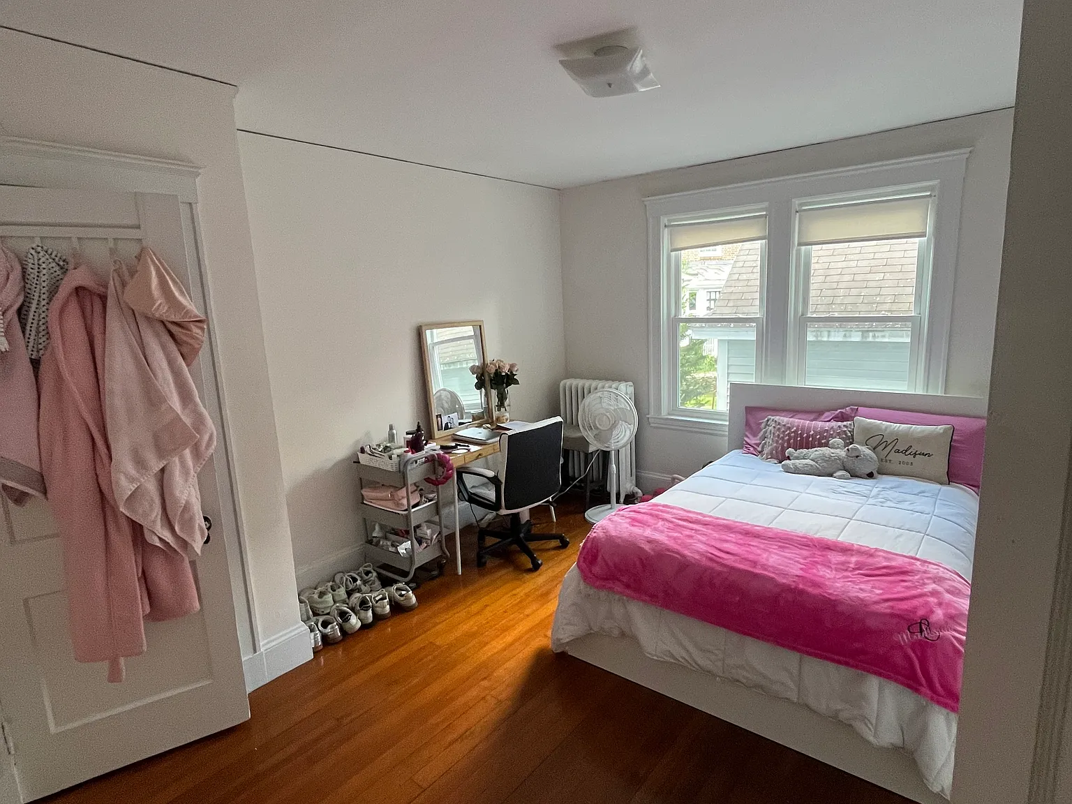 3 bed, 1200 sqft, $3,500 — Photo 3