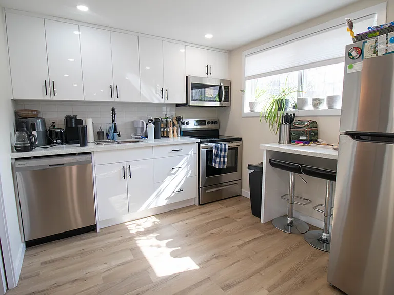 44 Patricia Ave — Photo 2