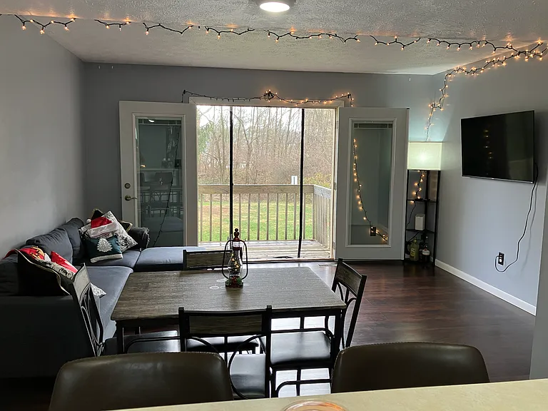 526 E Graham Pl — Photo 9