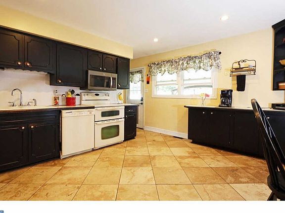 4th image of 437 Chesterfield Dr