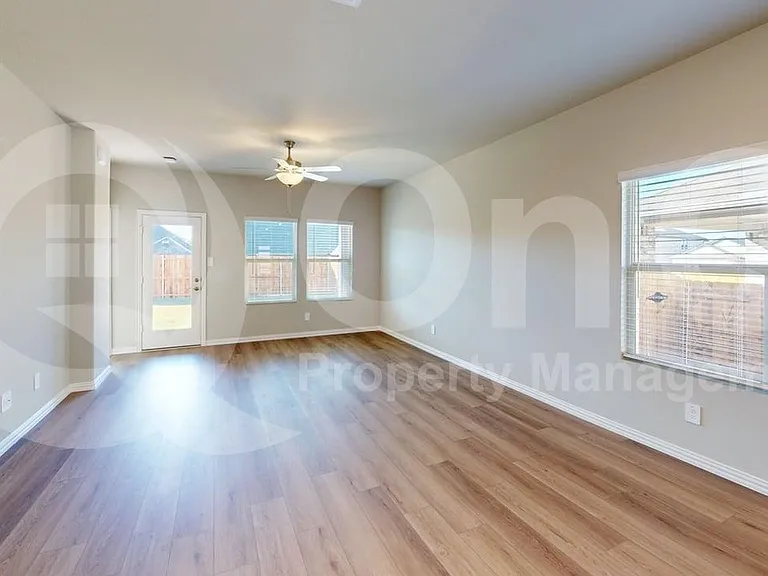 505 Blanton St — Photo 7