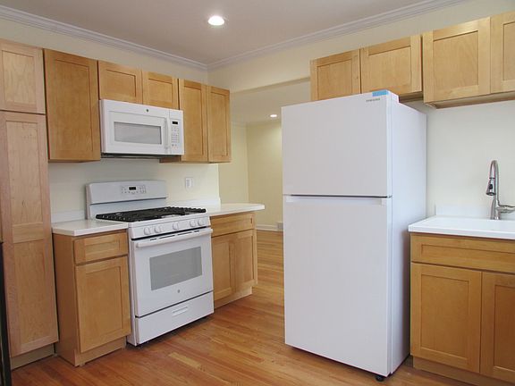 2nd image of 2921 Calwagner St