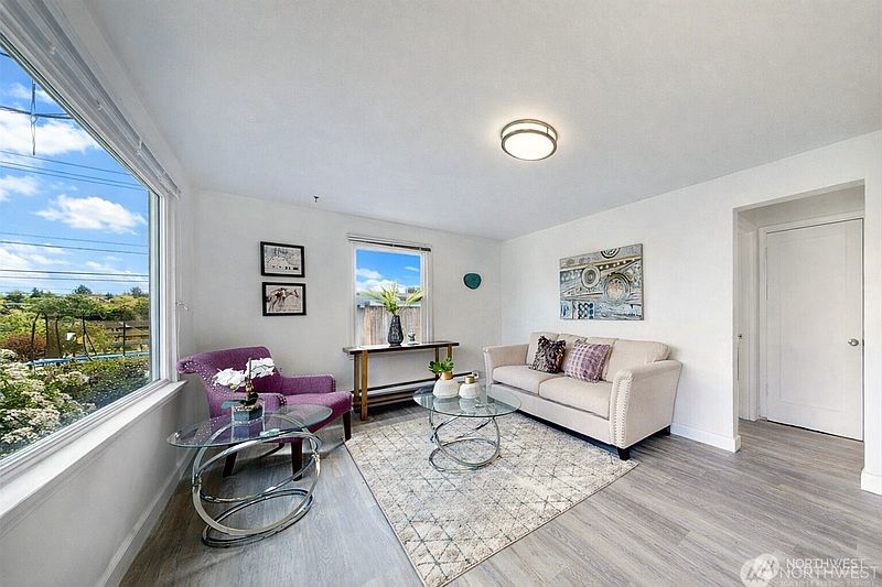 5th image of 2517 - 2519 E Pike Street