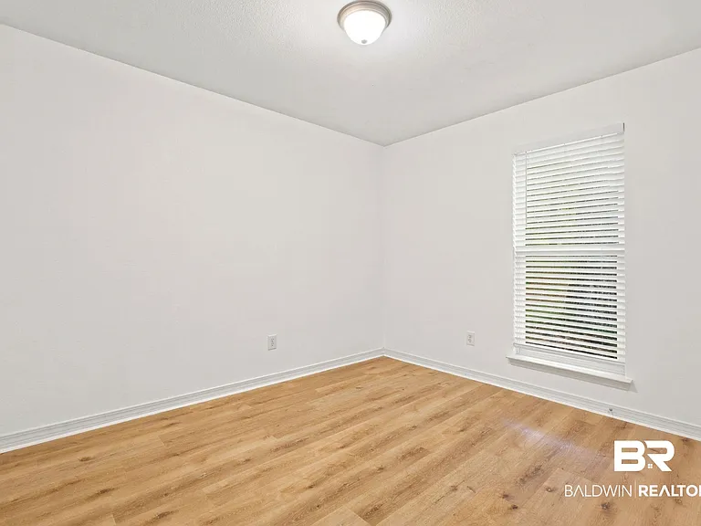 905 Ryan Ave — Photo 18