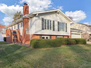 18W046 71st St, Darien, IL 60561