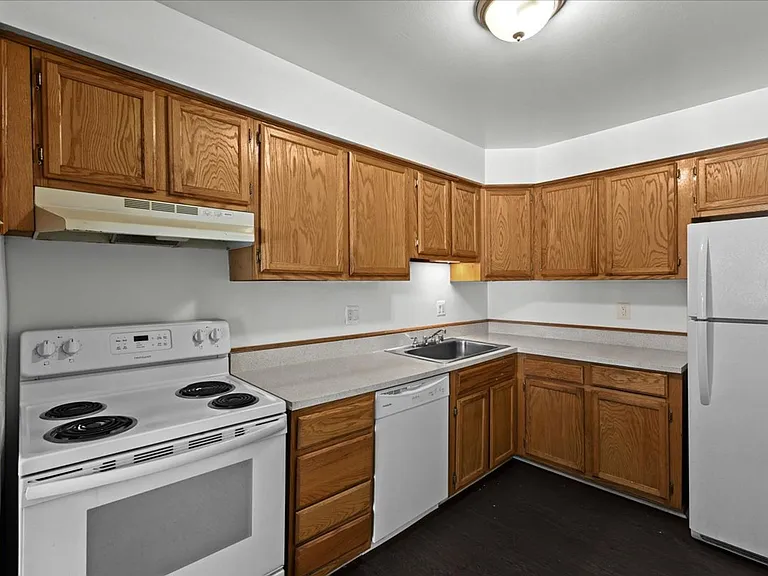 Willow Tree Apartments — Photo 7