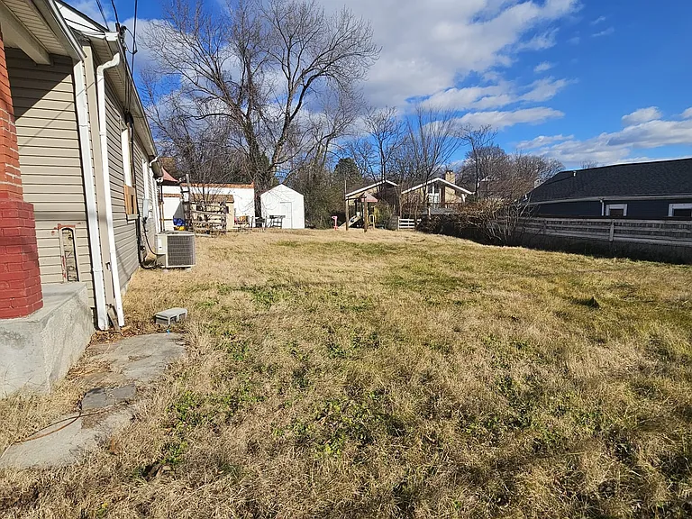 809 Eastern Ave — Photo 19