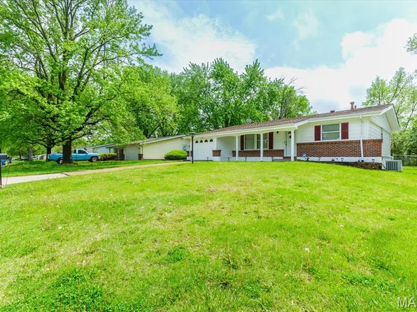 1338 Petite Dr, Saint Louis, MO 63138