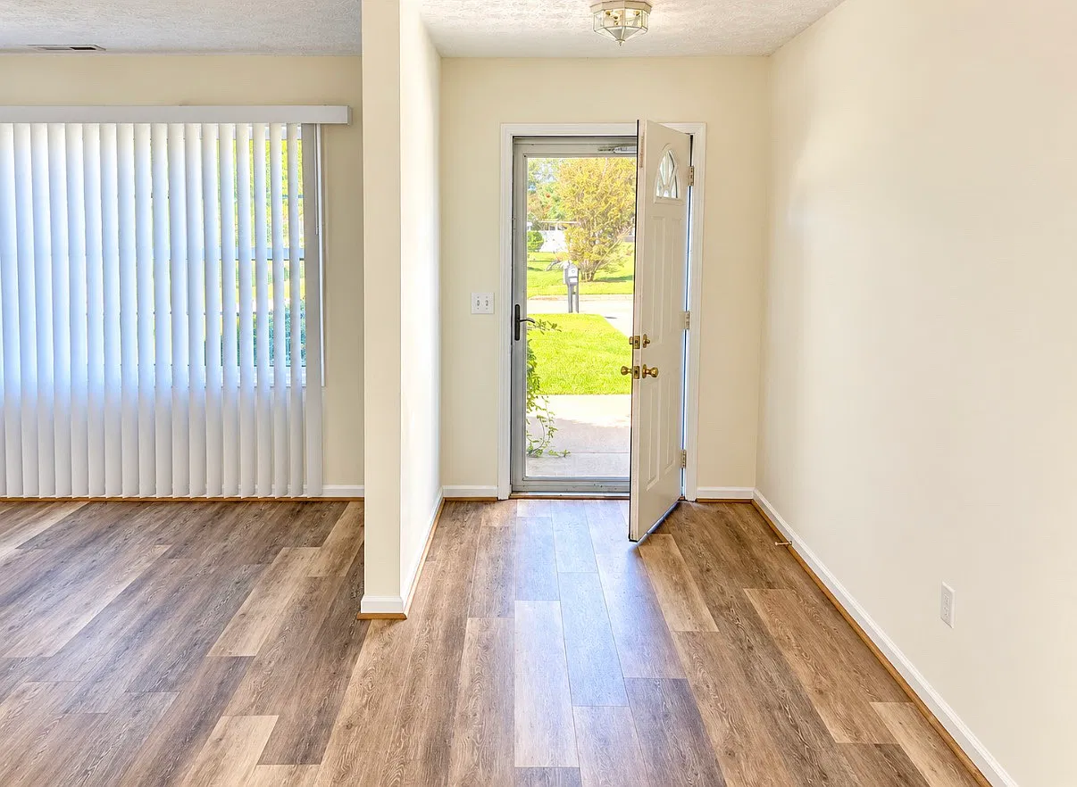 3 bed, 1483 sqft, $2,200 — Photo 3