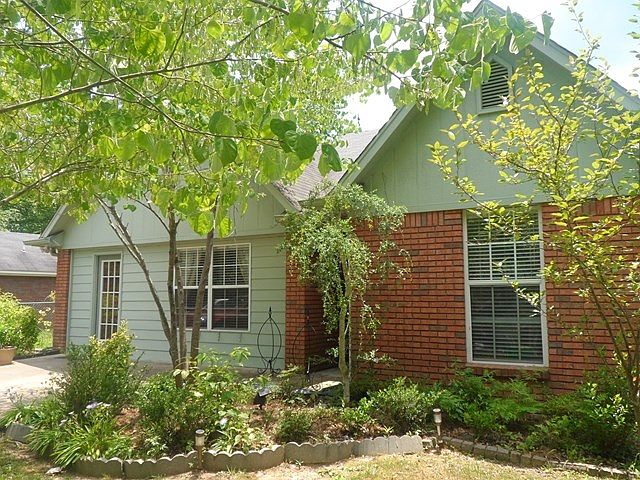 1st image of 2110 Harris Dr