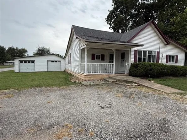 923 E Walnut St, Rich Hill, MO 64779