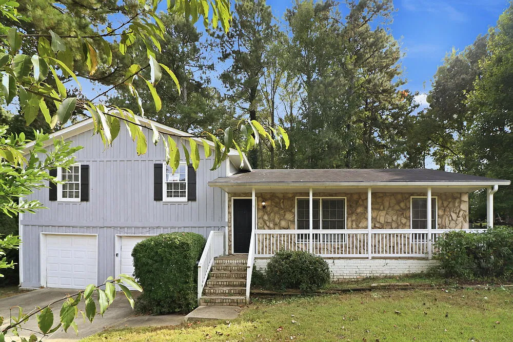 3 bed, 2.0 bath, 1620 sqft, $2,035 — Photo 1