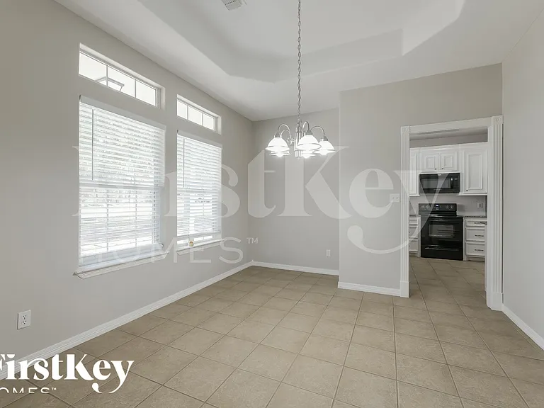 295 Cypress Dr — Photo 6
