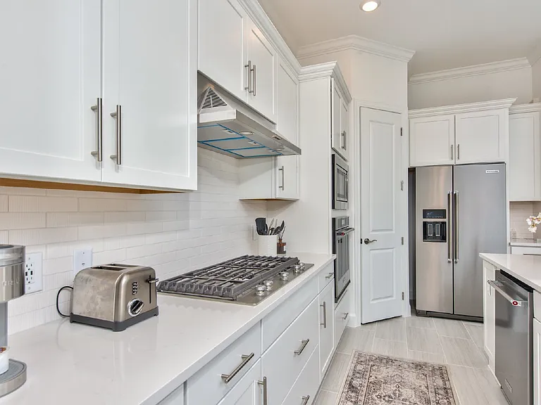 9280 Cormorant Dr — Photo 6