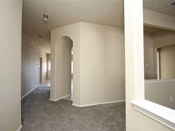 5th image of 908 Virginia Ln