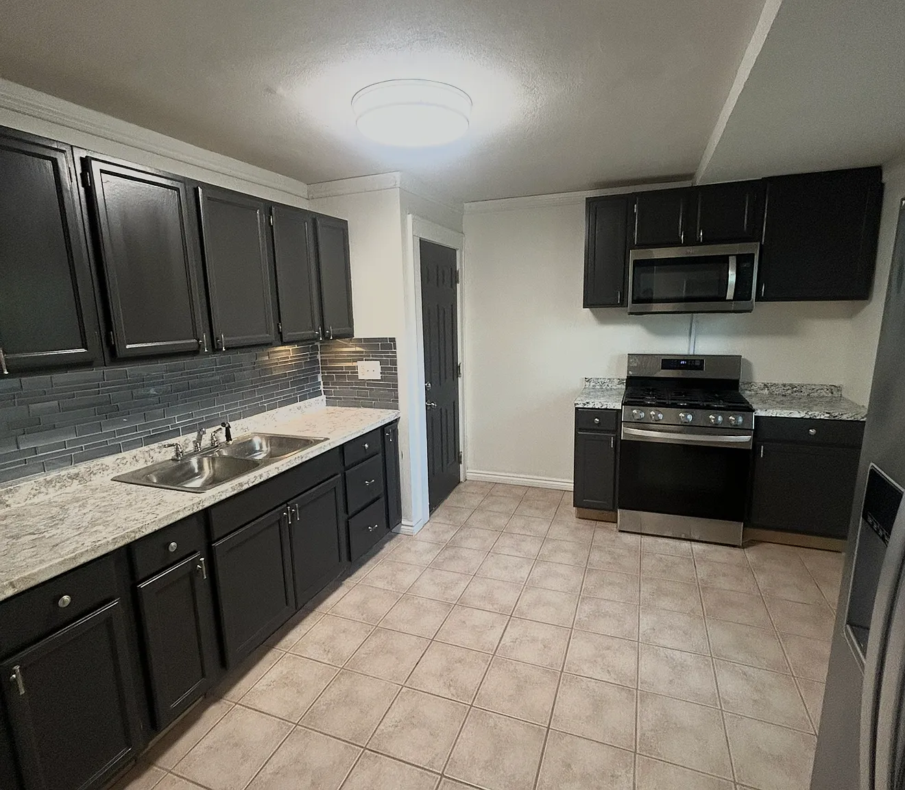 3 bed, 1933 sqft, $2,100 — Photo 3