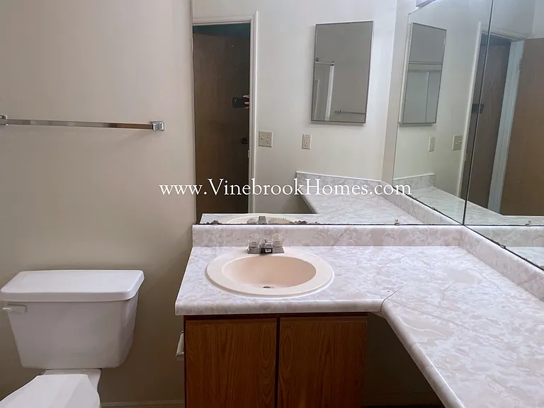 2467 Cross Village Dr — Photo 11
