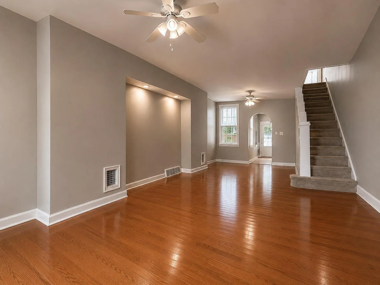 3 bed, 1075 sqft, $1,800 — Photo 2