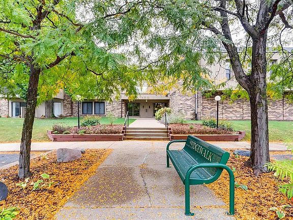 3rd image of 450 Ford Rd