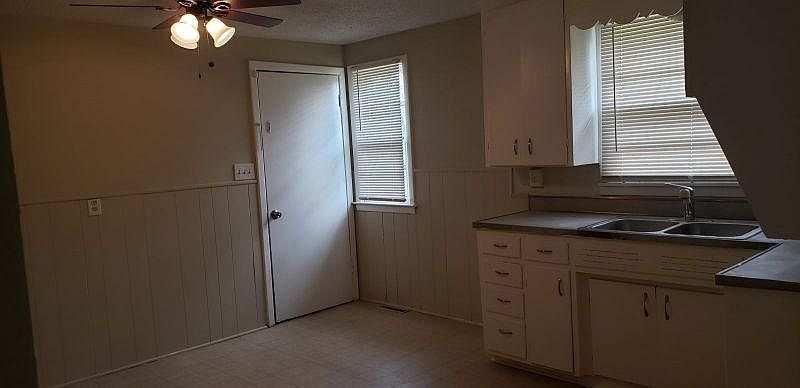 2nd image of 5135 Wood Ave