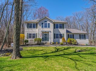 153 Chestnut Oak Dr, Tannersville, PA 18372