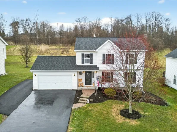 441 Parkside Trl, Macedon, NY 14502