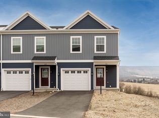 151 Highpoint Park Dr, Pleasant Gap, PA 16823
