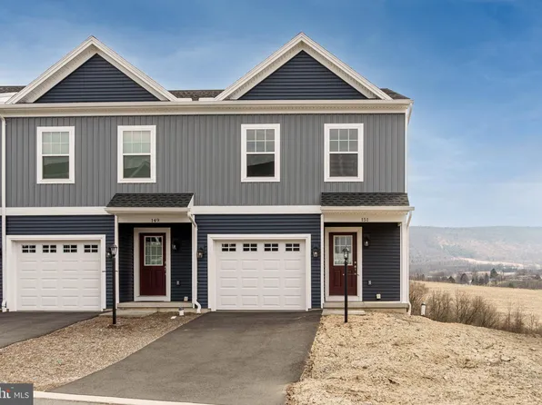 151 Highpoint Park Dr, Pleasant Gap, PA 16823