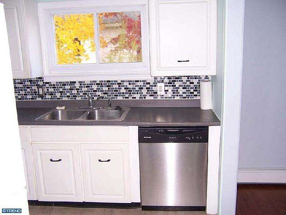 5th image of 302 Griffen St