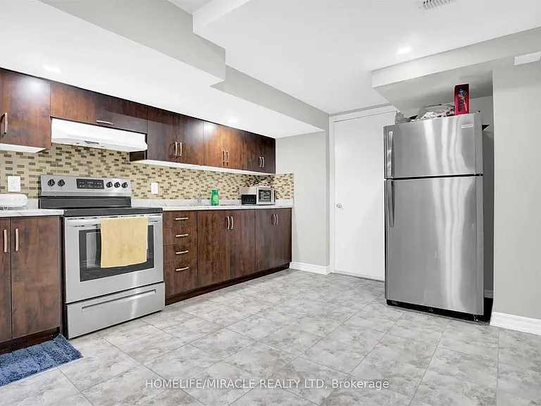 51 Connolly Cres #BASEMENT — Photo 2
