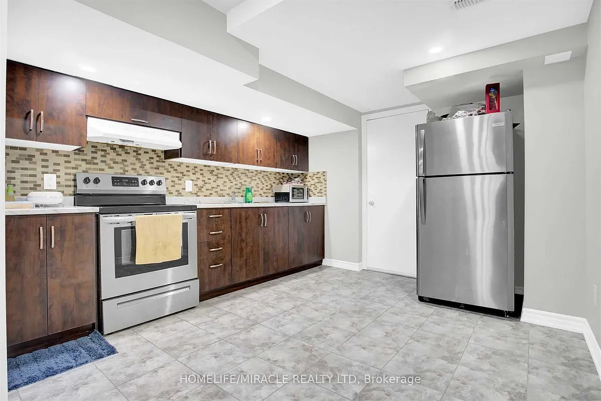 Building Photo - 51 Connolly Cres #BASEMENT