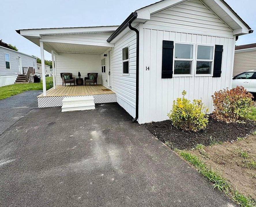 1st image of 14 Colonial Ln #15590