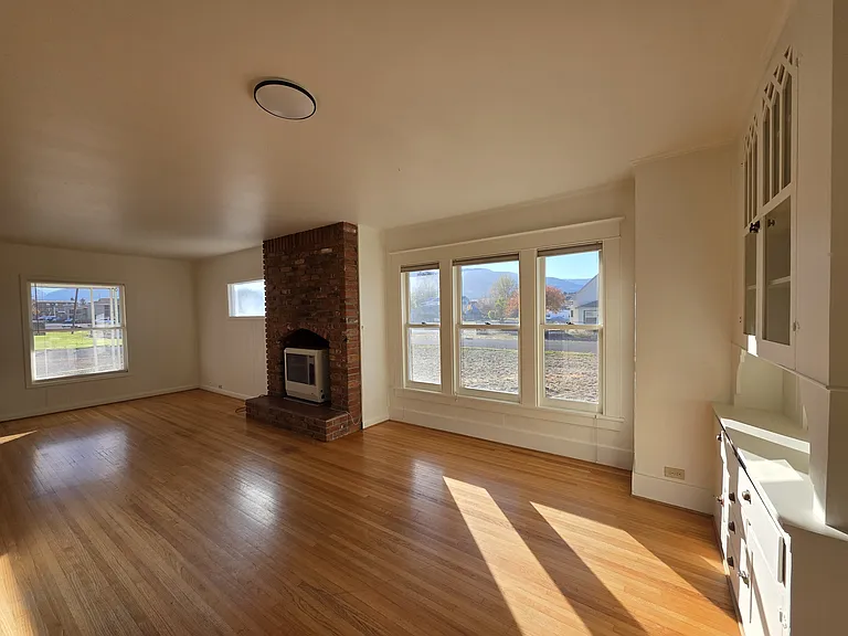 207 W Park St — Photo 7