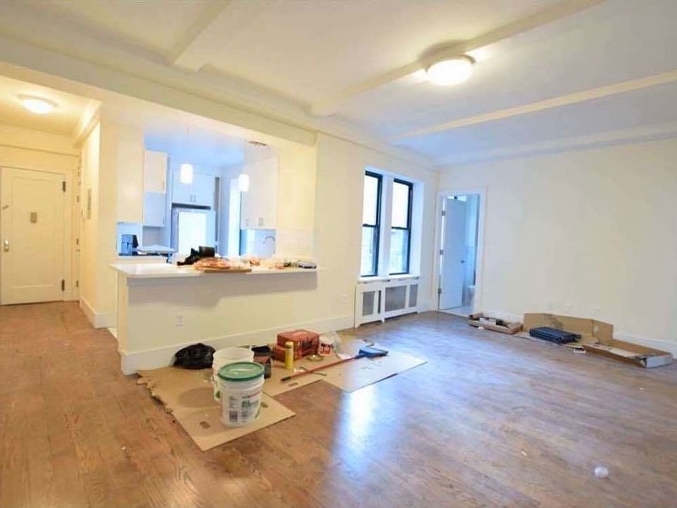 1st image of 106 W 69th St #4