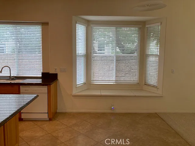 13428 Canyon Crest Rd — Photo 6