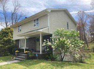 524 Shermantown Rd, Saunderstown, RI 02874