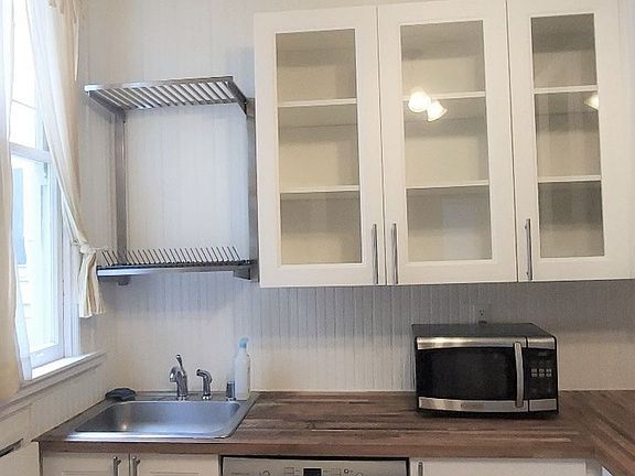 3rd image of 1471 Waller St
