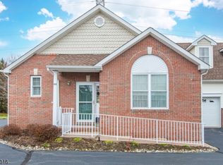 105 Samson Dr, Flemington, NJ 08822