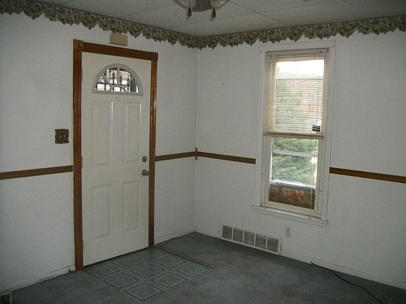 5th image of 221 Hudson Ave