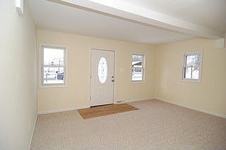 3rd image of 537 W Hawthorne Dr