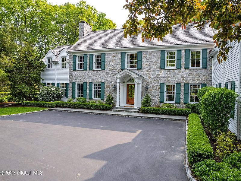 3rd image of 1 W Cobble Hill Road