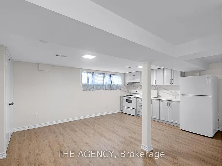 1038 Alexandra Ave — Photo 7