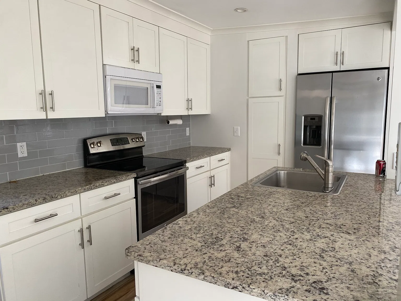 1 bed, 900 sqft, $2,700 — Photo 4