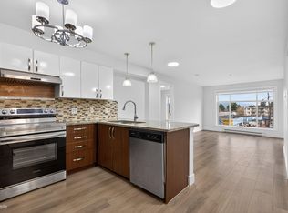 13555 Gateway Dr #318, Surrey, BC V3T 0B5