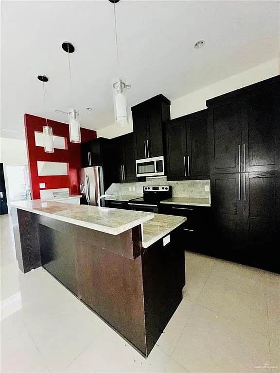 3 bed, 3.0 bath, 1645 sqft, $1,500 — Photo 3