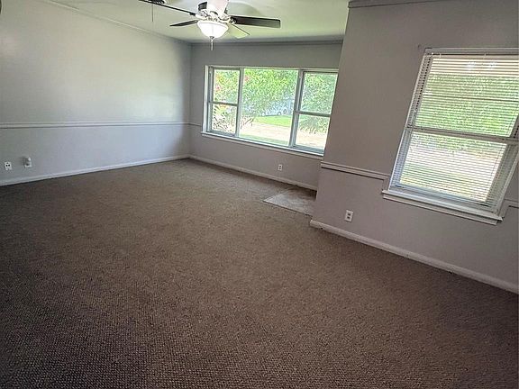 5th image of 305 Wisteria St