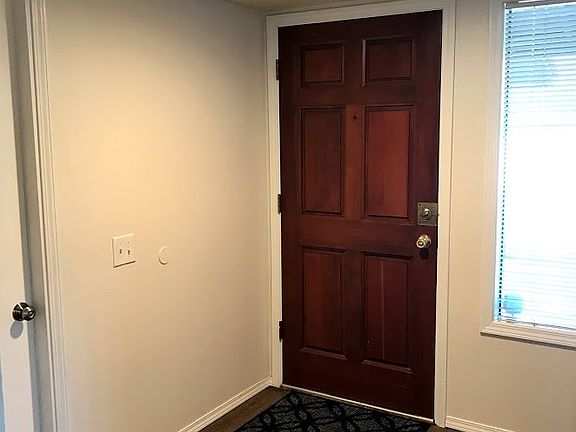 4th image of 624 SE 130th Ct